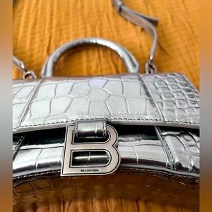 AUTHENTIC BALENCIAGA
XS Hourglass Top Handle Bag on sale!